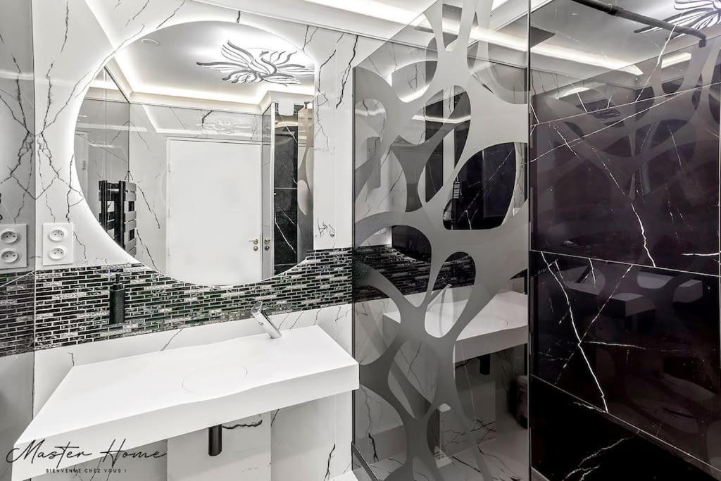 Gout De Luxe A Narbonne T3 Climatise, Spa, Parking Exteriör bild